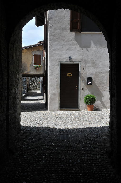 Bed & Breakfast Castello Padenghe sul Garda Exterior photo